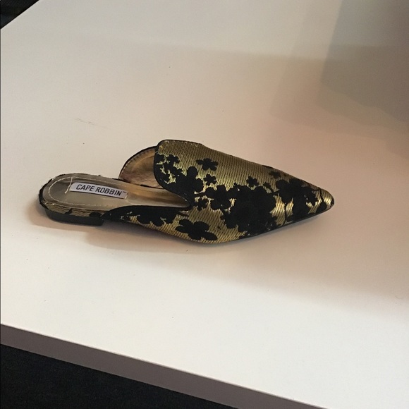 Cape Robbin Slip in - Picture 1 of 2